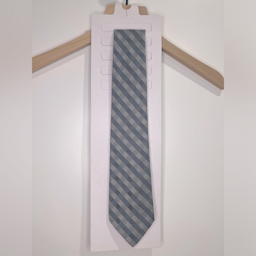 **For Sale: Stylish Giorgio Armani Linen-Silk Blend Tie**